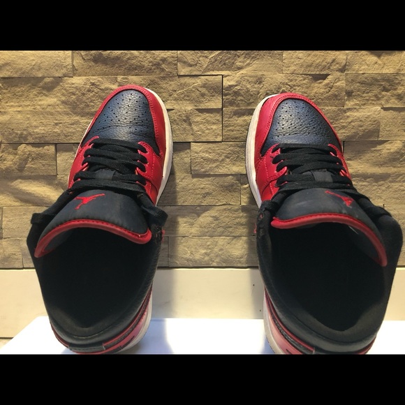 Nike Air Jordan Retro 1 LOW Reverse Bred Pebbled Swoosh
2021 - Picture 4 of 5